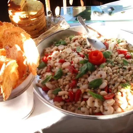 Azzurra باراتِكو